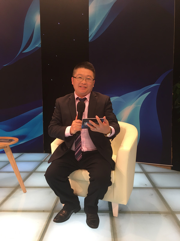 漆強(qiáng)化工總經(jīng)理張文在牛商論道直播現(xiàn)場(chǎng)